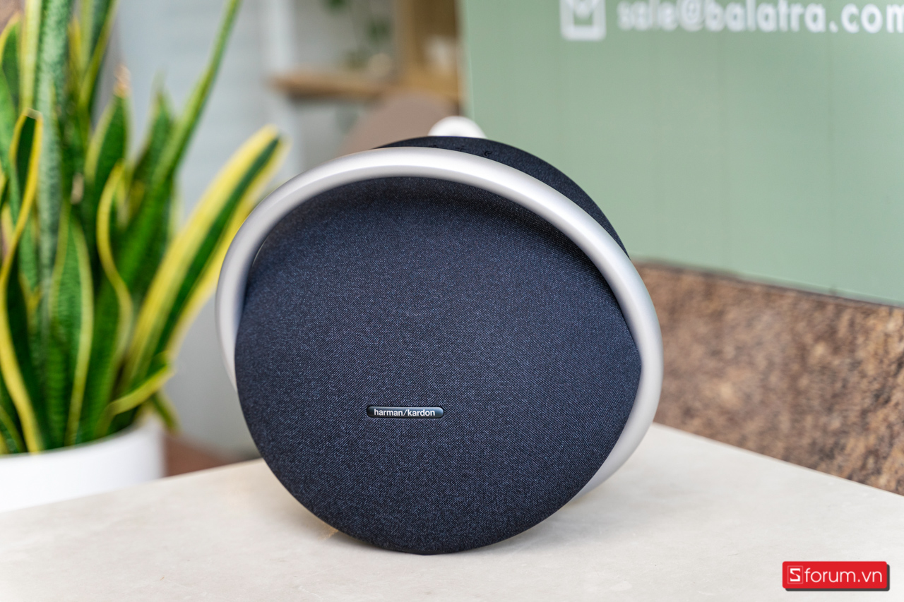 Harman Kardon Onyx Studio 8 có thiết kế độc đáo thú vị