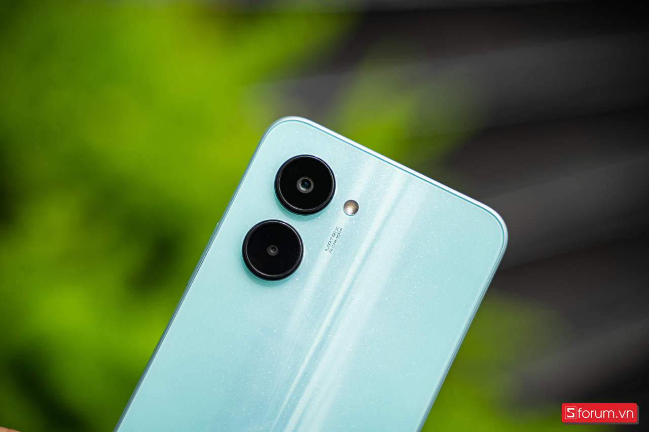 Cụm camera máy được làm nhô lên realme C33