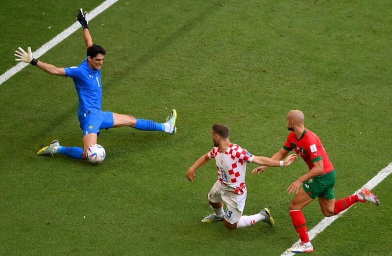 Nikola Vlasic và Yassine Bounou (croatia vs Morocco)