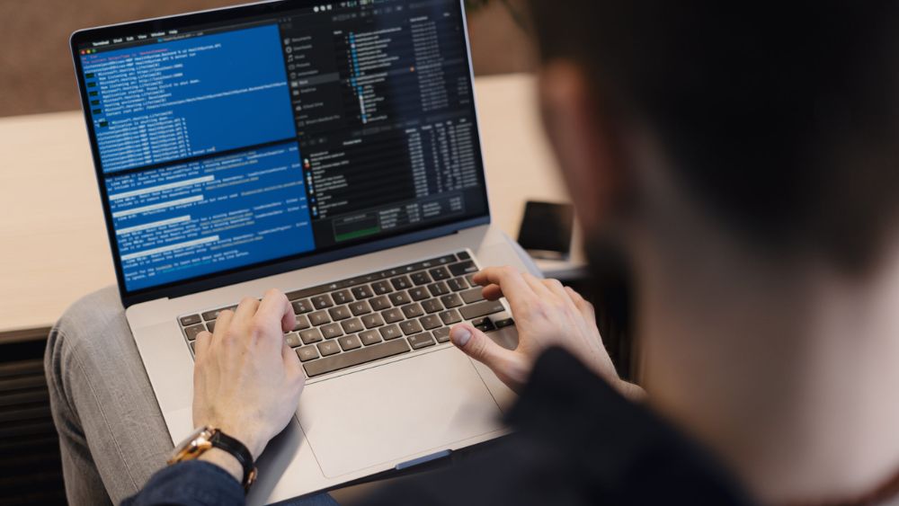 Kinh nghiệm chọn mua laptop cho sinh viên công nghệ thông tin