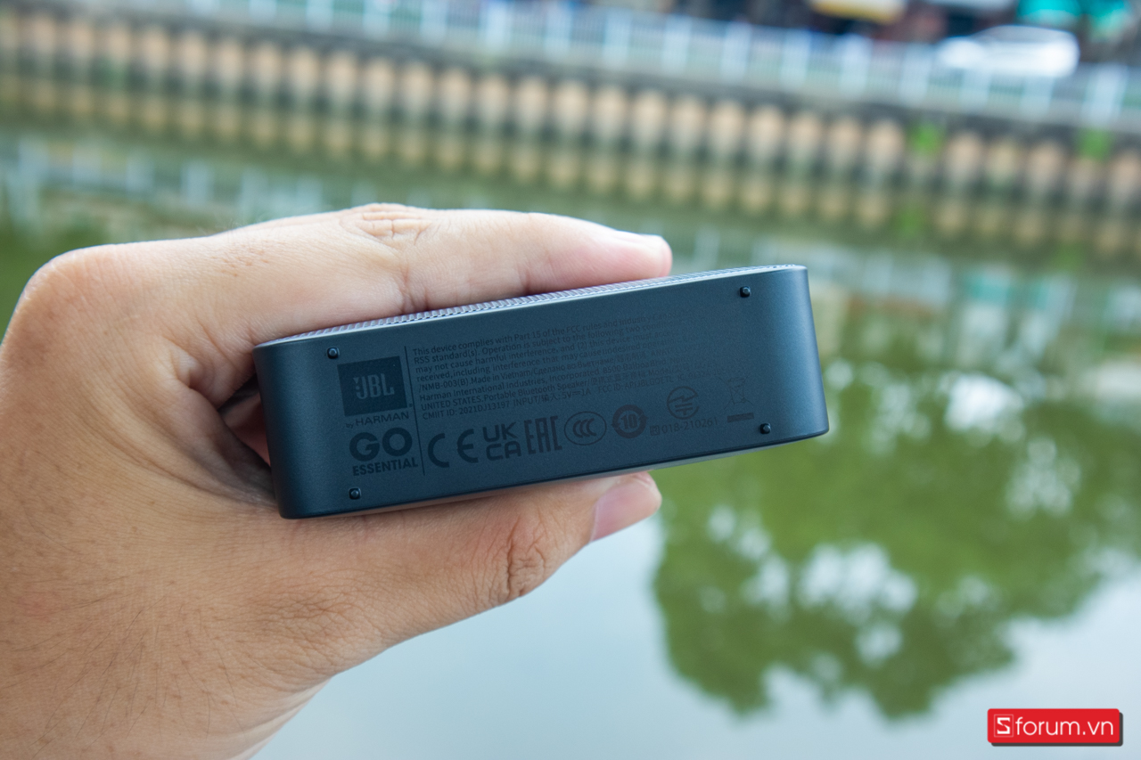 JBL Go Essential