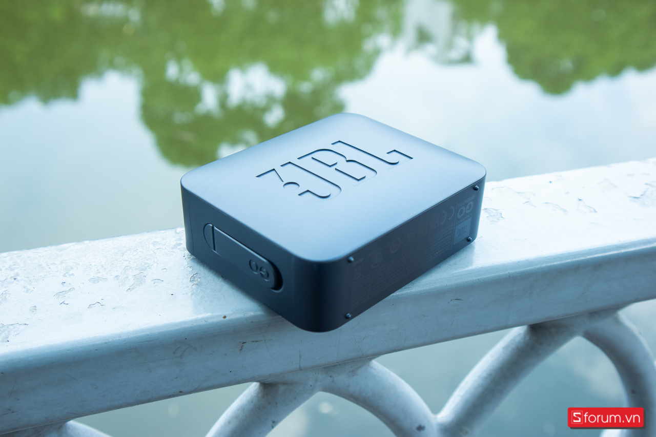 JBL Go Essential