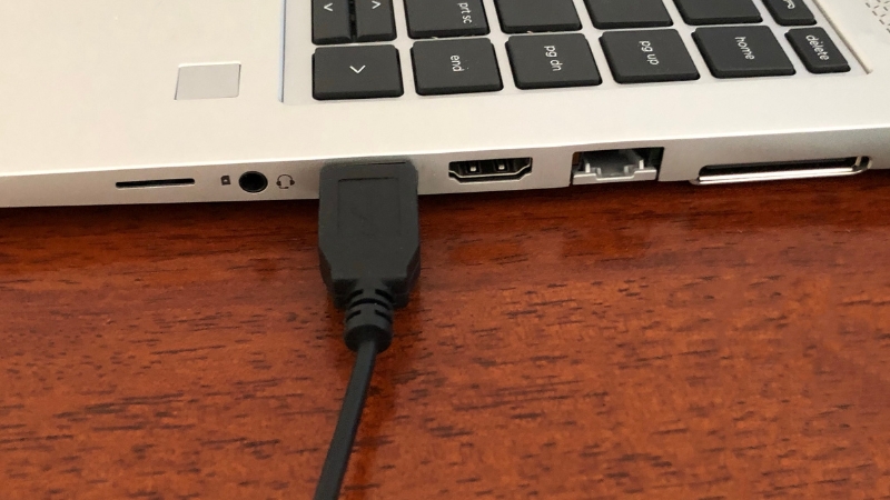 Cách test Các khe chứa thẻ, cổng kết nối laptop cũ