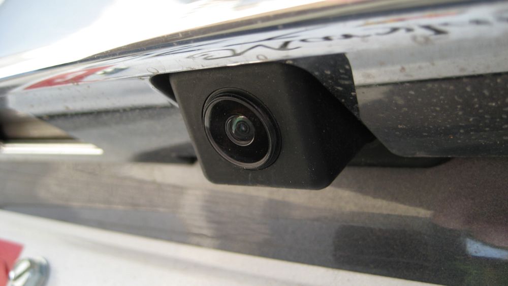 Có nên lắp camera lùi cho xe ô tô không? Cách lắp camera lùi đơn giản và nhanh chóng