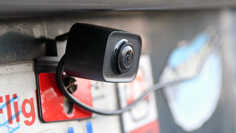 Cách gắn camera lùi xe ô tô đơn giản và nhanh chóng - Hình 1