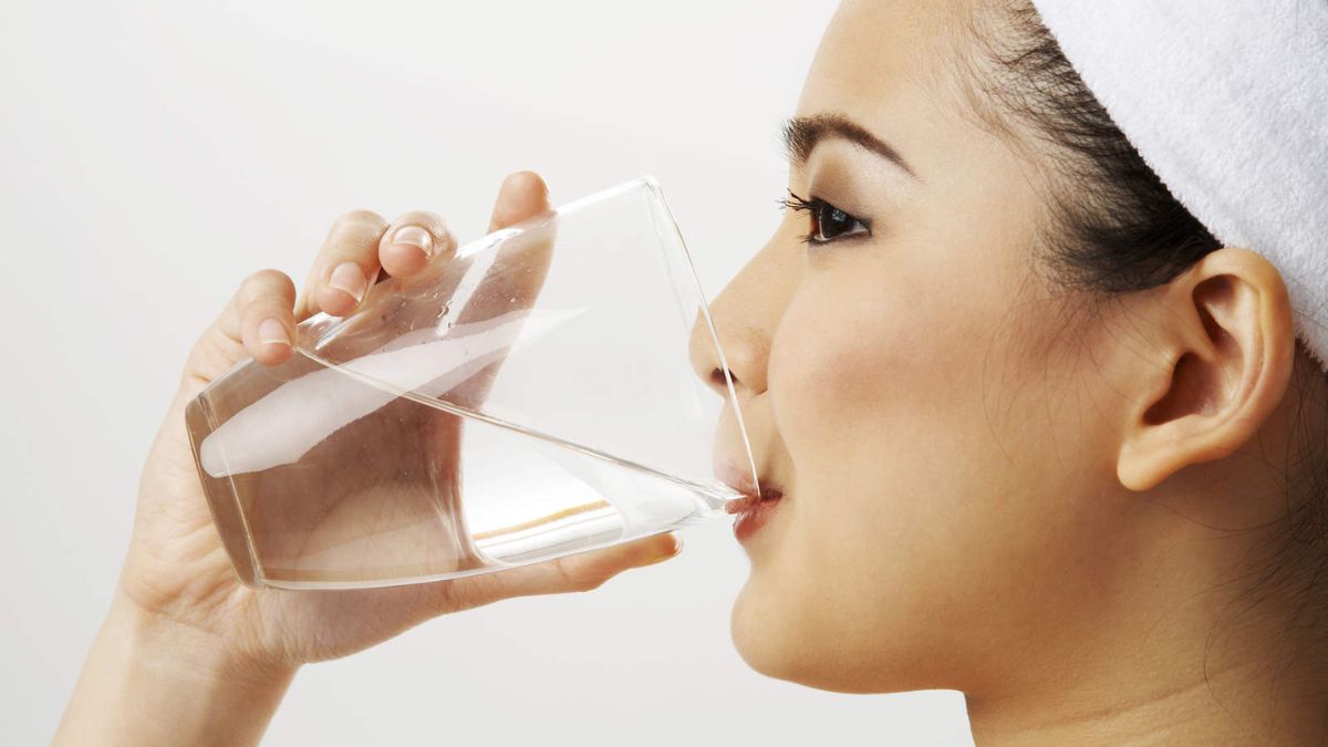 Tác dụng của nước muối sinh lý trong hỗ trợ vệ sinh răng miệng