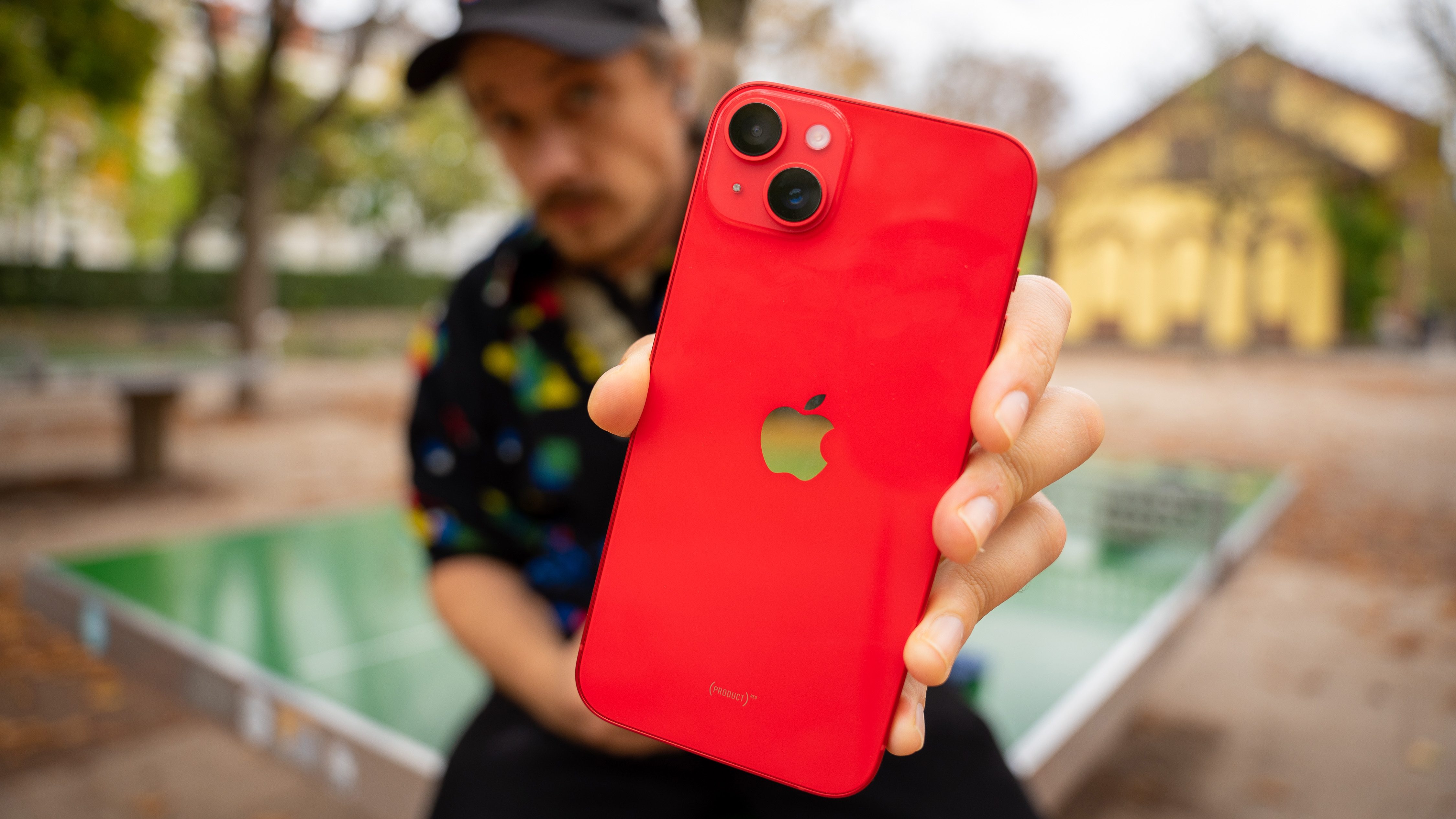 smartphone màu đỏ iPhone 14