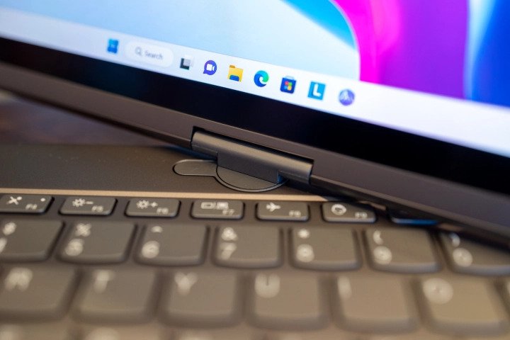 Lenovo ThinkBook Plus Twist sở hữu bản lề có thể xoay 360 độ độc đáo