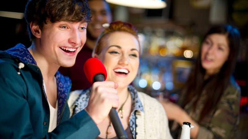 Hỏi đáp: Nên mua loa hát karaoke của hãng nào uy tín, chất lượng mà bạn không nên bỏ qua?