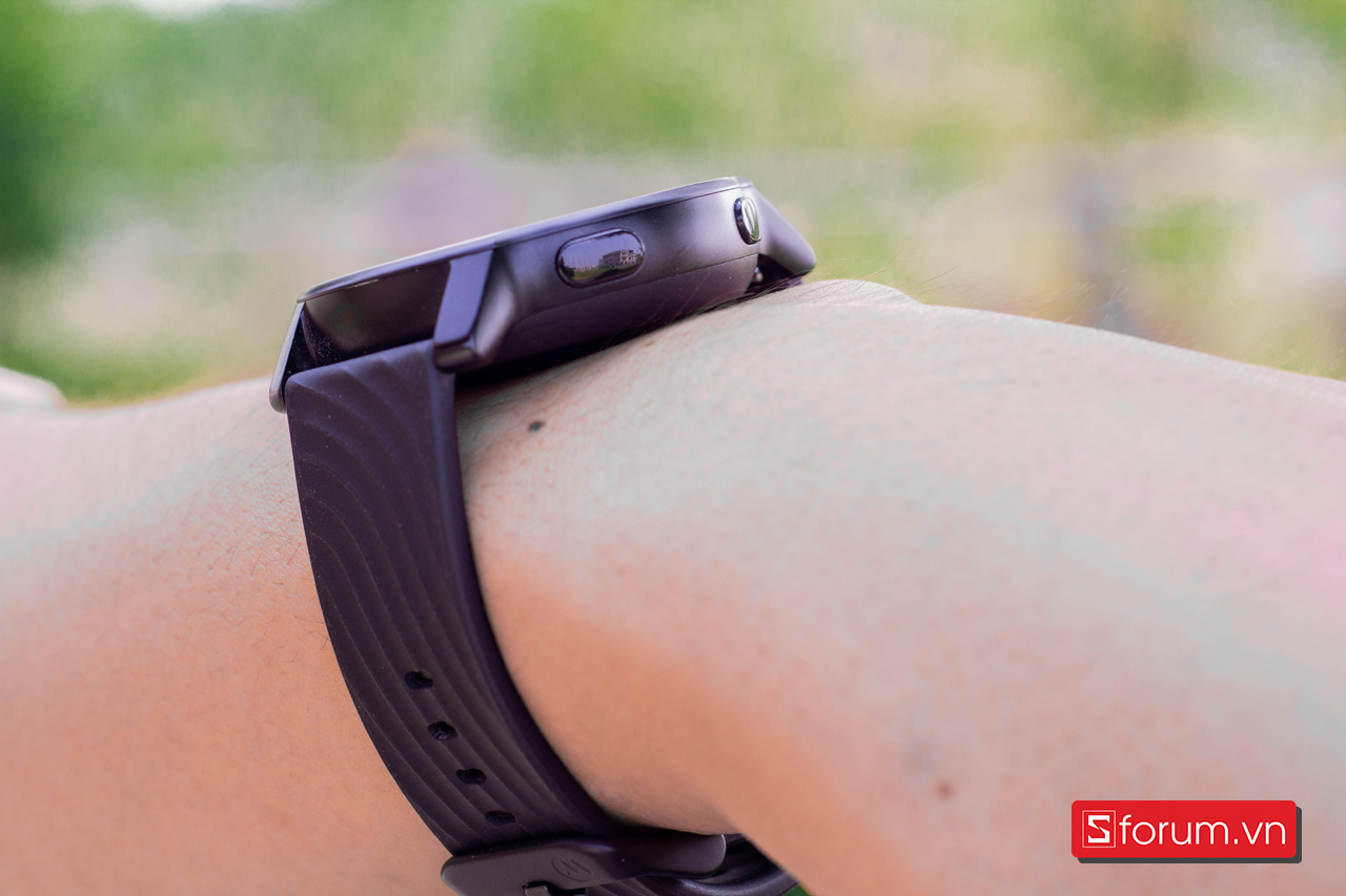 Moto Watch 100