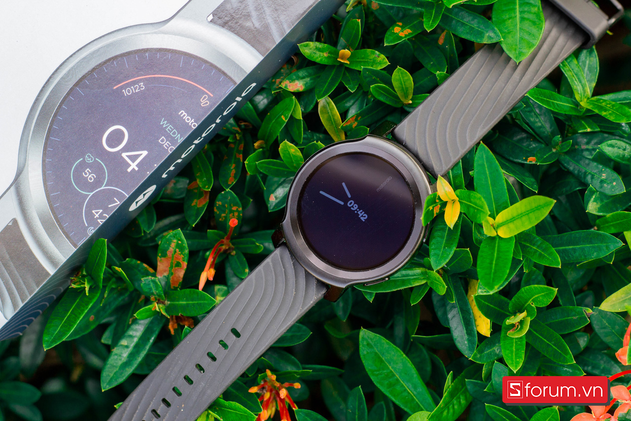 Moto Watch 100