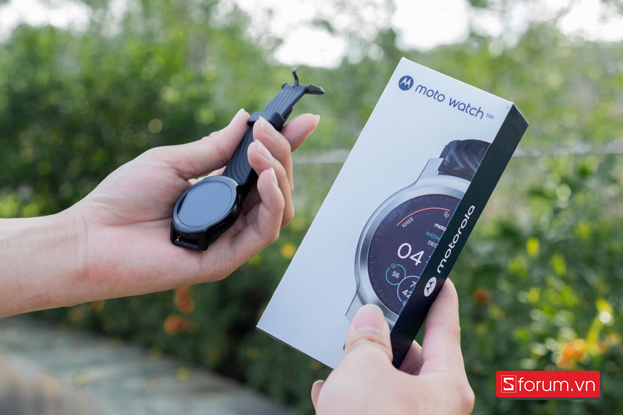 Moto Watch 100