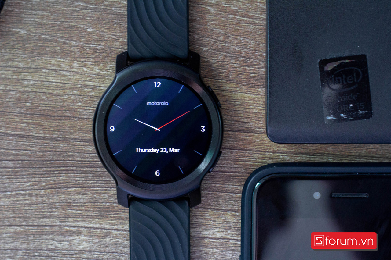 Moto Watch 100