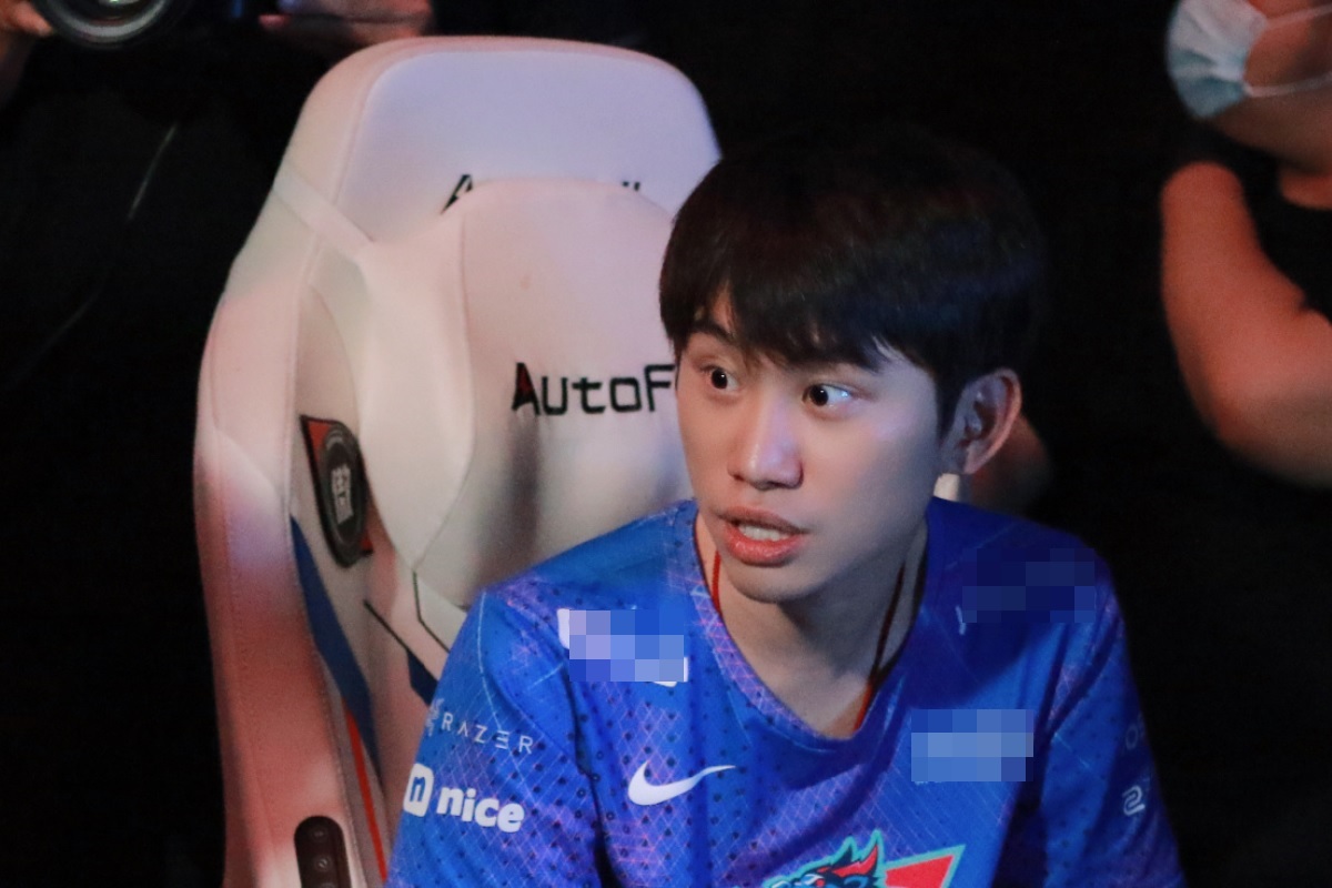 LMHT: Bỏ xa Faker, Doinb chào đón thiên thần nhỏ của mình