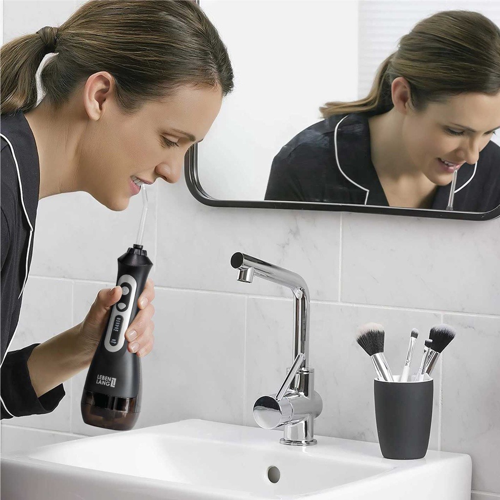 Có nên dùng tăm nước không?