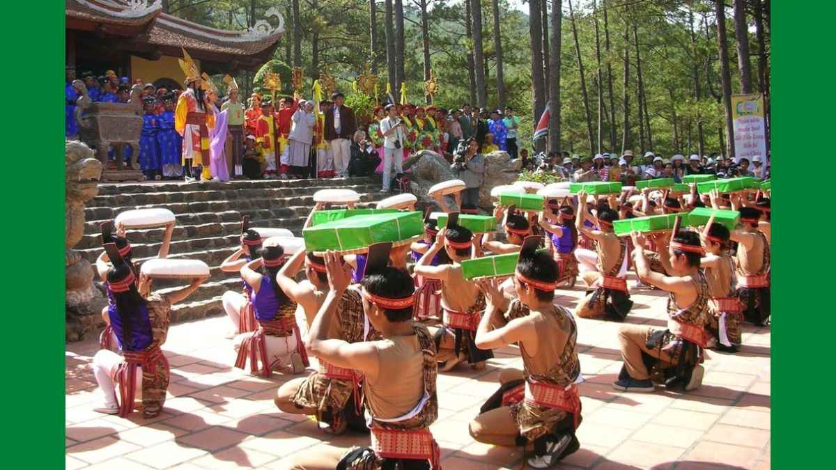 Hàng năm Giỗ Tổ Hùng Vương được diễn ra ở đâu?