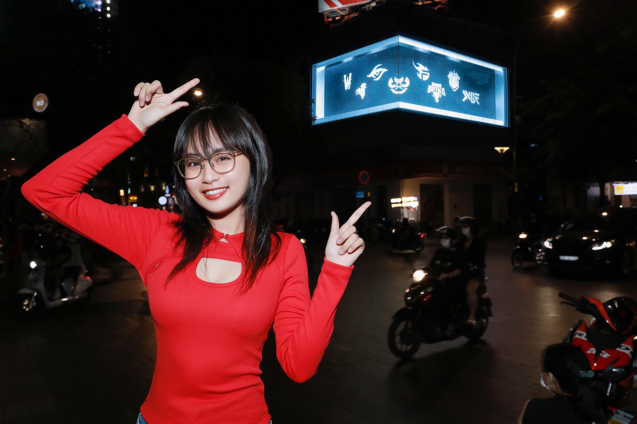 LMHT: Xuất hiện billboard quảng bá cho VCS 2023 tại phố đi bộ TPHCM