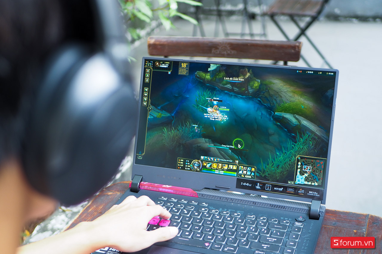 Asus Rog Strix Go 2.4