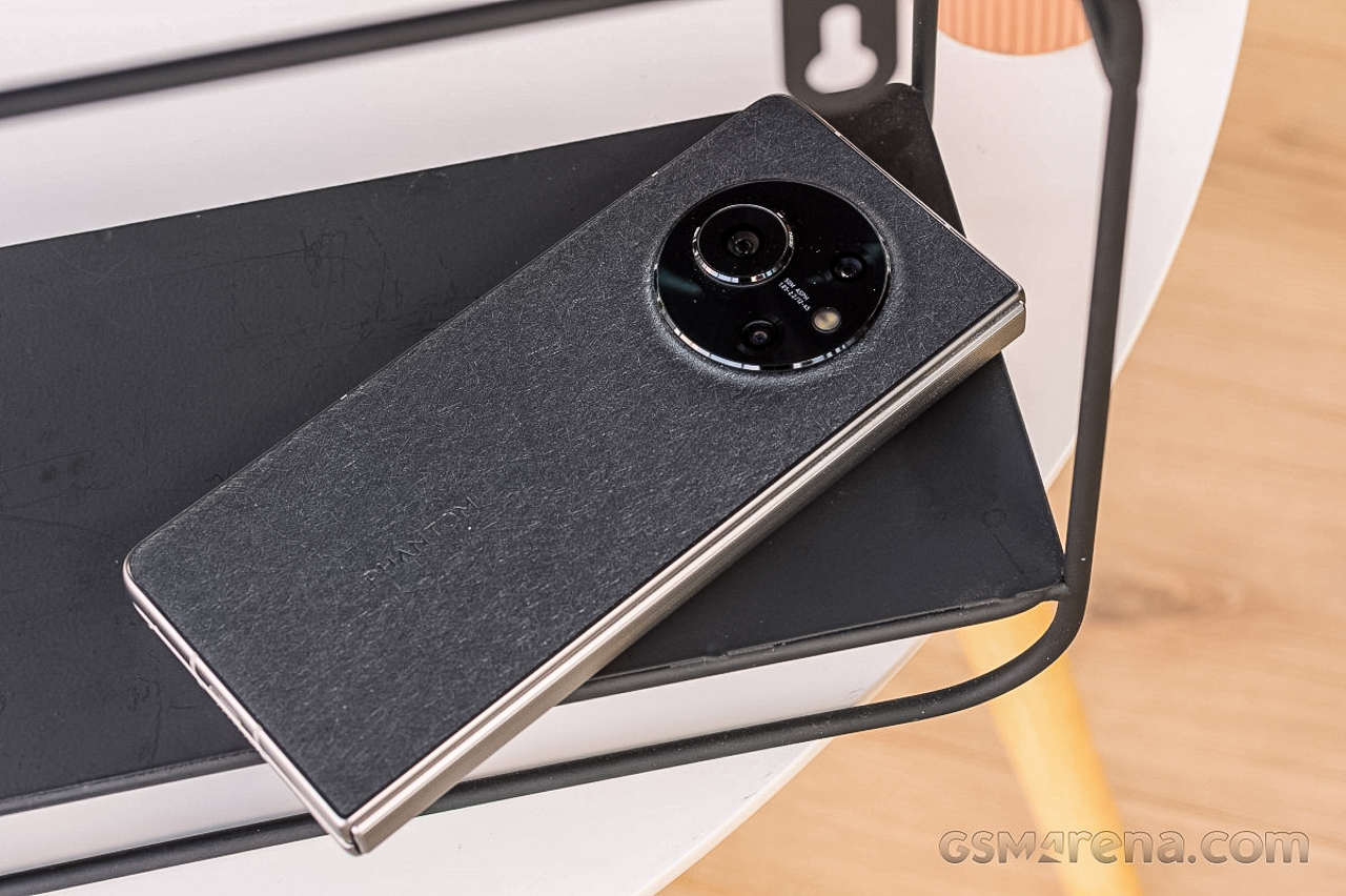 Tecno Phantom V Fold