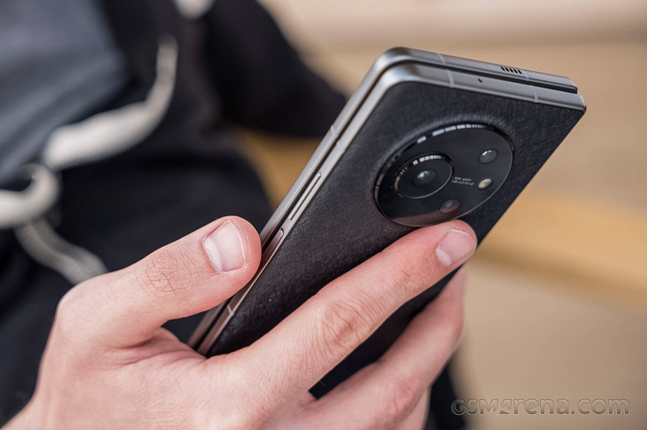 Tecno Phantom V Fold