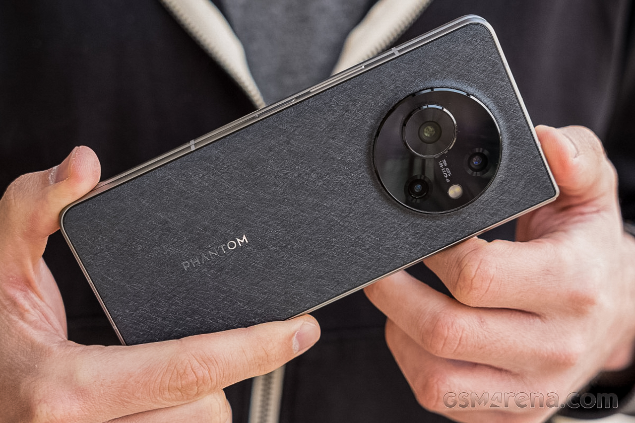 Tecno Phantom V Fold