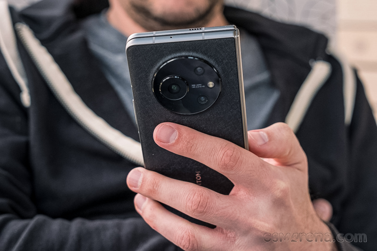 Tecno Phantom V Fold