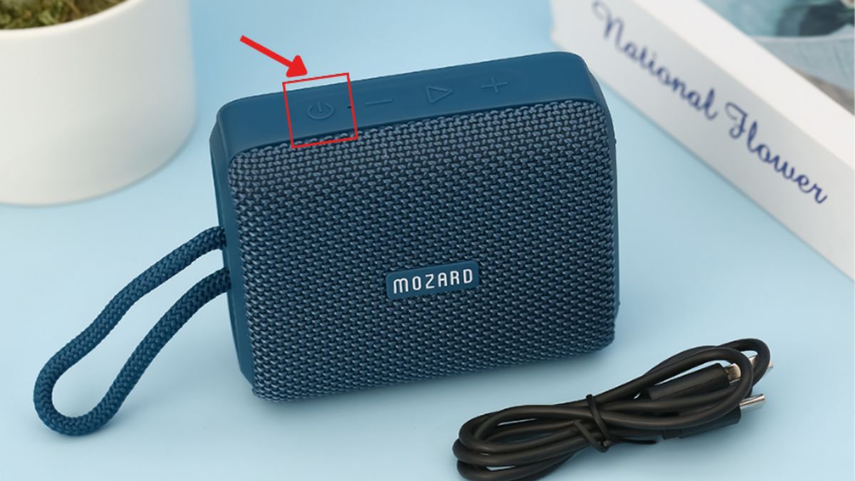 Cách mở loa Bluetooth Mozard bước 1