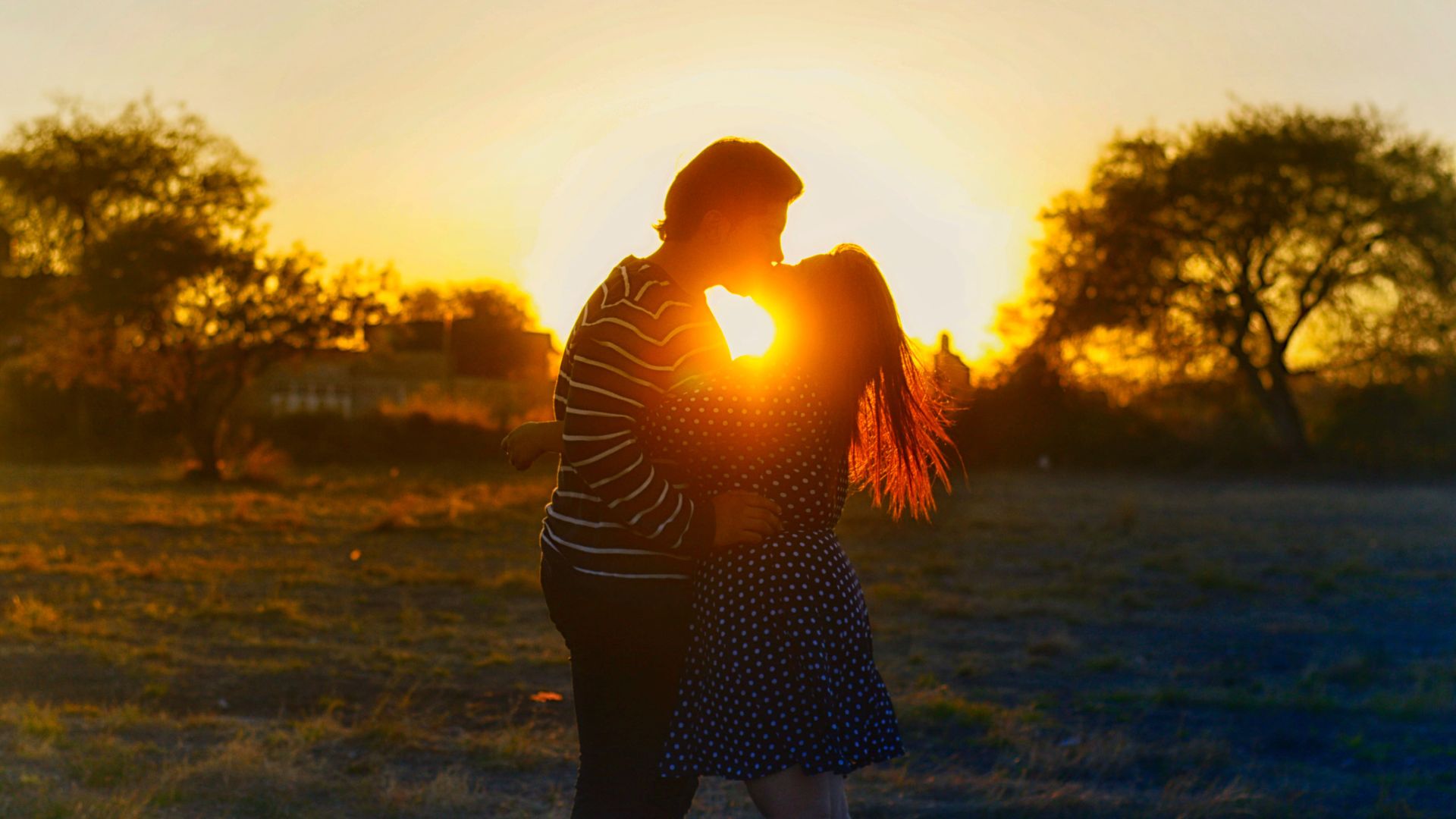 Bộ sưu tập hình nền couple cho ngày 8/3 trên máy tính cực ngọt ngào và ý nghĩa - Hình 7