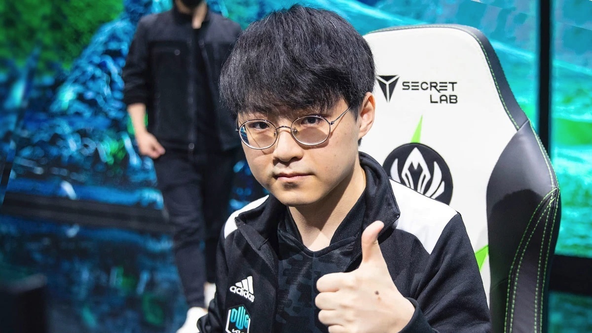 LMHT: Leo rank với giáo án Ezreal Bùa Nguyệt Thạch của DK Showmaker