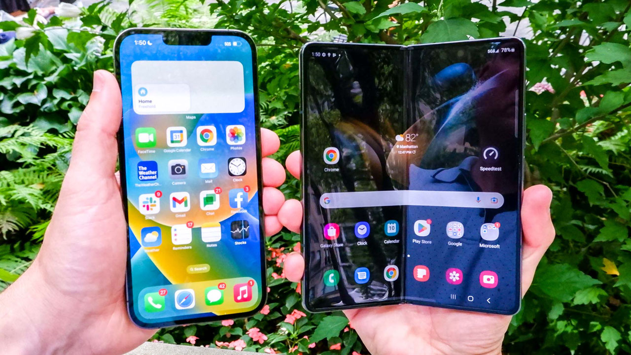 Smartphone gập đã và đang dần phổ biến hơn, cạnh tranh với smartphone truyền thống