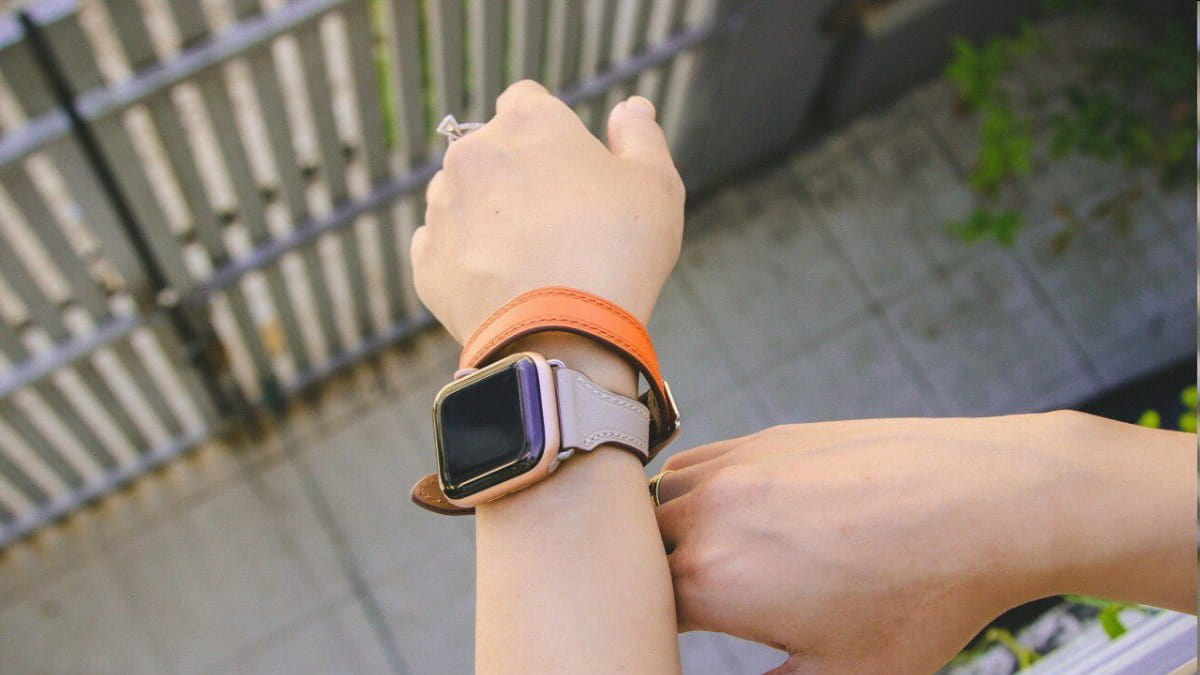 Cách khởi động lại Apple Watch bằng nút nguồn bước 1