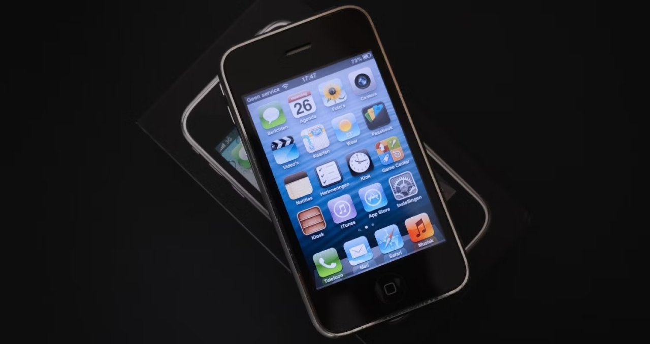 Phiên bản iOS 2 lần đầu xuất hiện cùng mẫu iPhone 3G huyền thoại