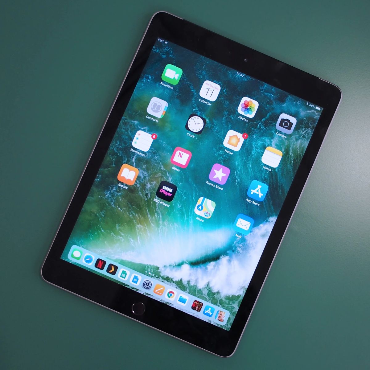 iPad 9.7 inch 2018 - Trầy xước - Ảnh 1 