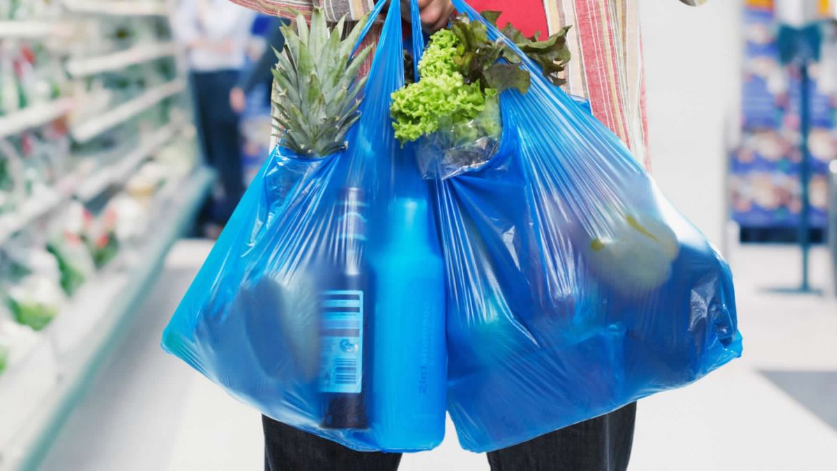 Để bảo vệ trái đất con người cần Tái sử dụng các bịch nilon, sản phẩm làm nhựa, kim loại