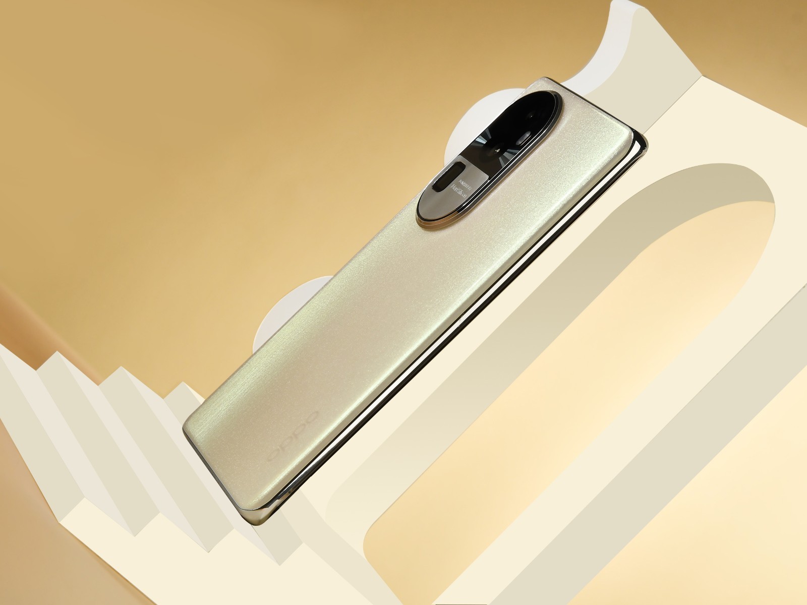 Cận cảnh điện thoại Reno10 Pro Plus