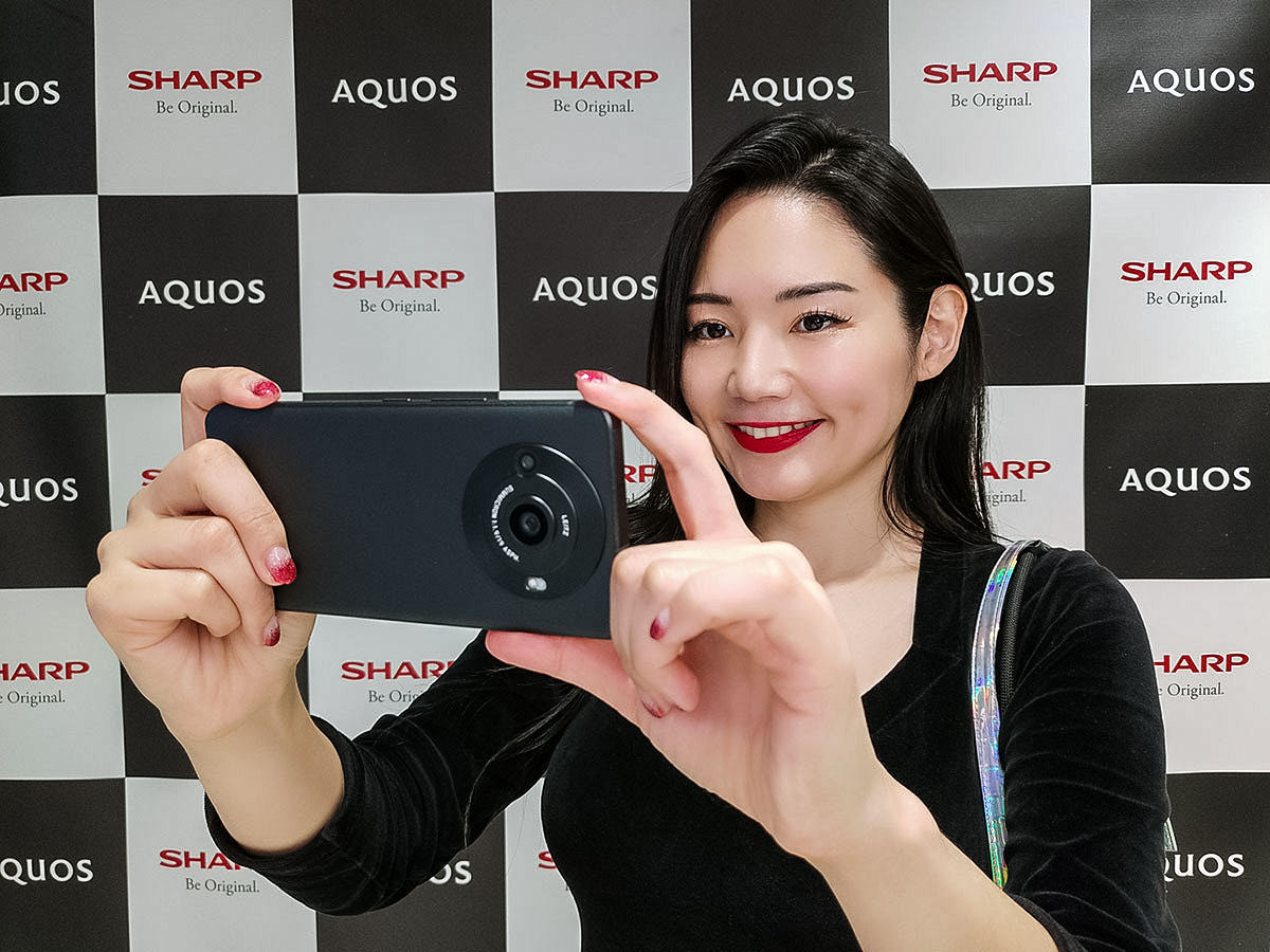 Sharp Aquos R8 Pro