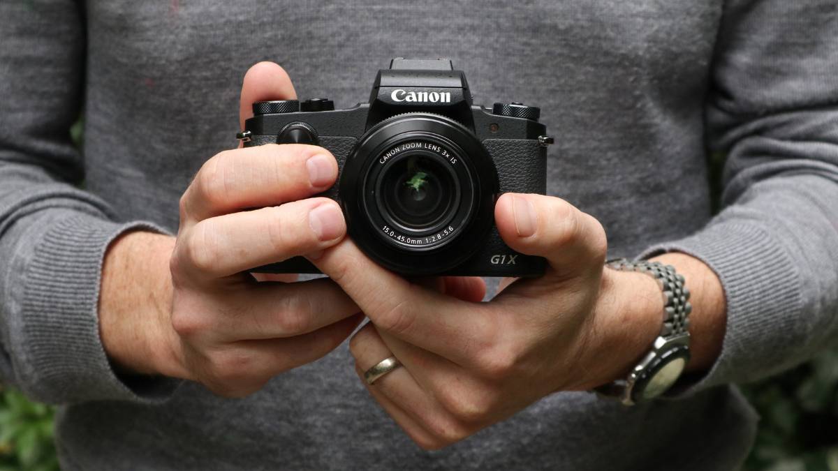 Máy ảnh ống kính gắn liền (Fixed Lens Camera)