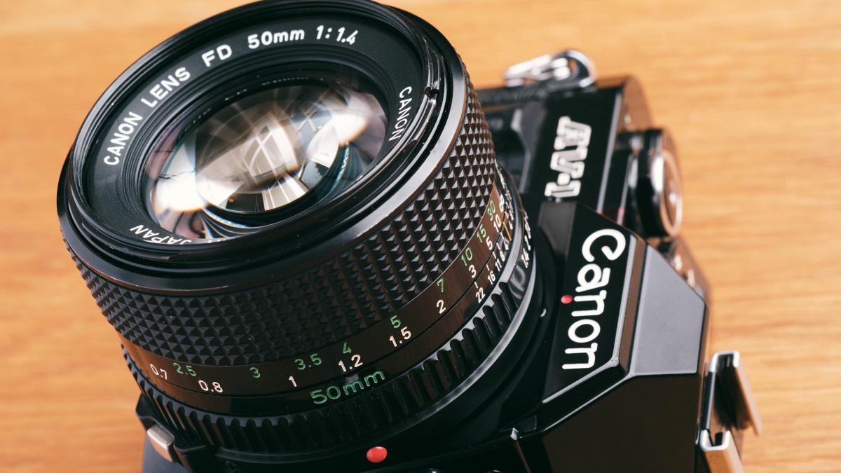Các loại máy ảnh Film thông dụng nhất - Canon FD 50 1.4 SSC
