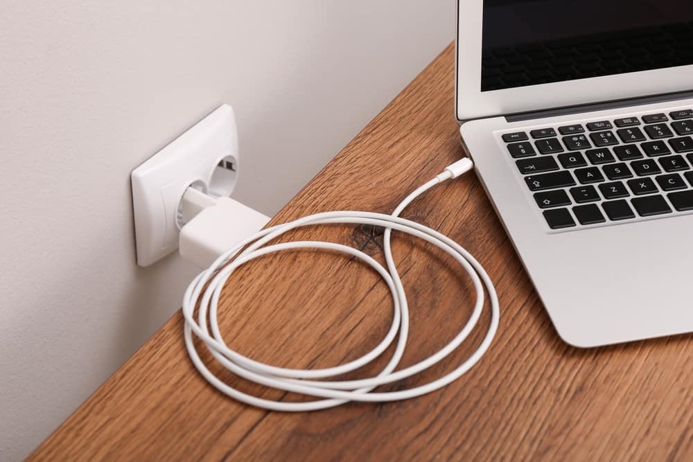 Cứ sử dụng laptop theo cách thoải mái nhất, pin chai thì thay