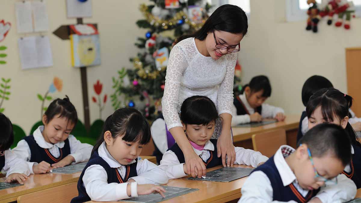 Giáo viên là một trong những ngành nghề ổn định và có mức thu nhập cao