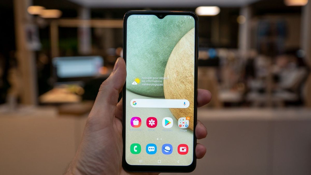 Ưu điểm của màn hình PLS LCD là Độ sáng cao hơn