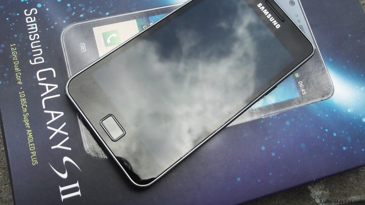 Thiết bị nào được sử dụng màn hình Super AMOLED Plus?