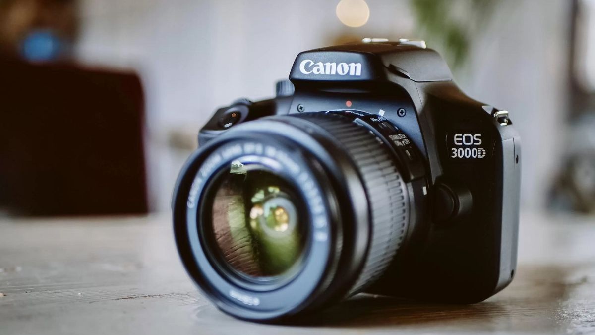 máy ảnh canon cho người mới bắt đầu- Canon EOS 3000D Kit EF-S 18-55 III