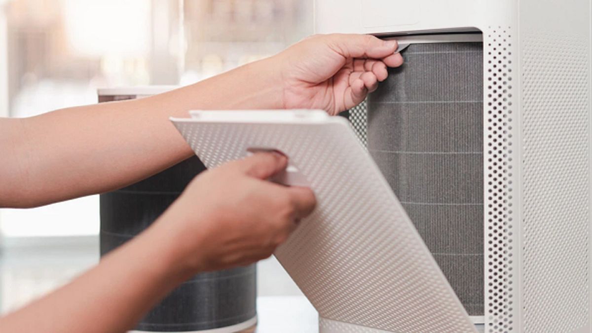 Hướng dẫn tháo lắp máy lọc không khí Sharp đúng cách 2