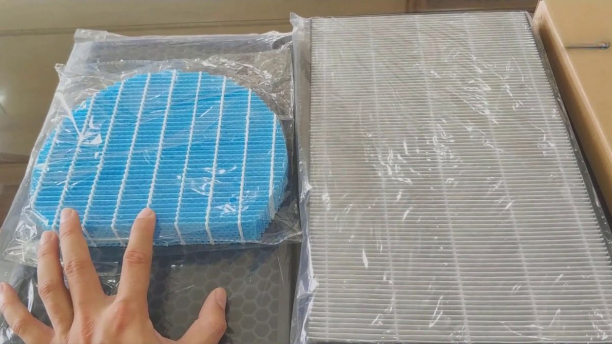Hướng dẫn tháo lắp máy lọc không khí Sharp đúng cách 3