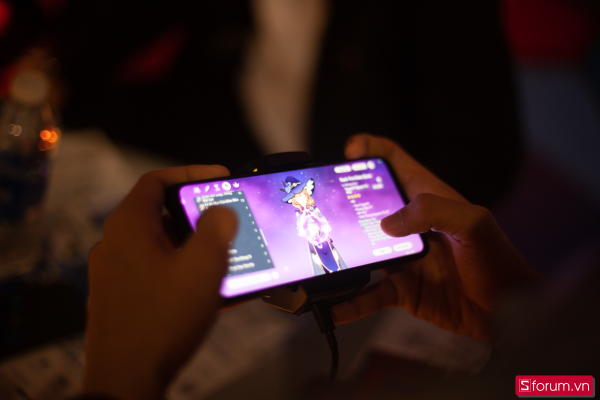 Đồng hành cùng game thủ chính là Gaming Phone thế hệ mới nhất của ASUS và game thủ có thể dễ dàng cảm nhận được khả năng