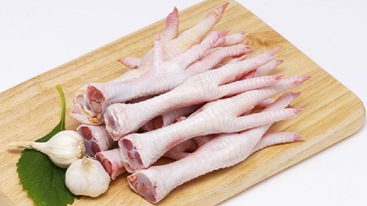 Cách làm chân gà nướng mật ong bằng nồi chiên không dầu bước 1