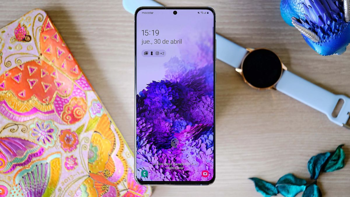 Tắt những hình nền động và loại bỏ widget không cần thiết