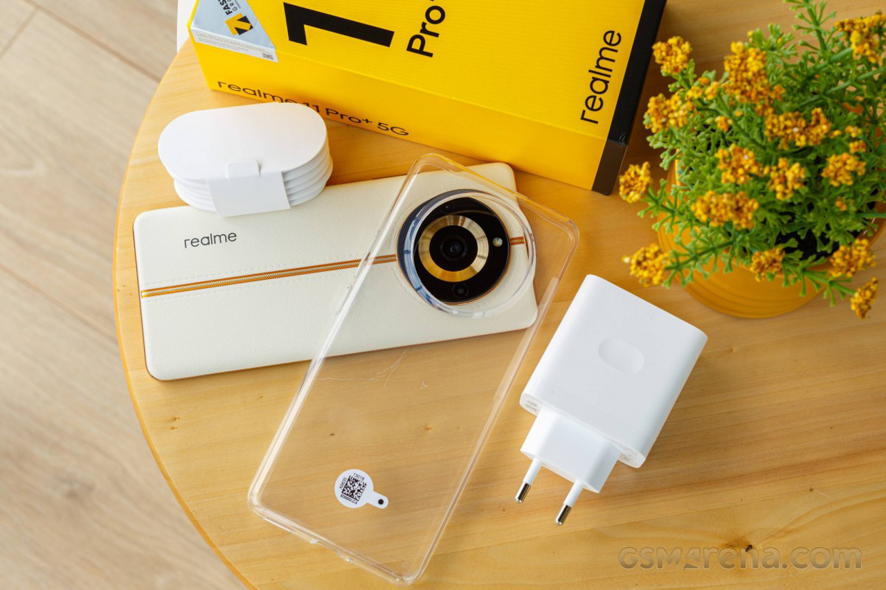 Phụ kiện trong hộp của realme 11 Pro Plus