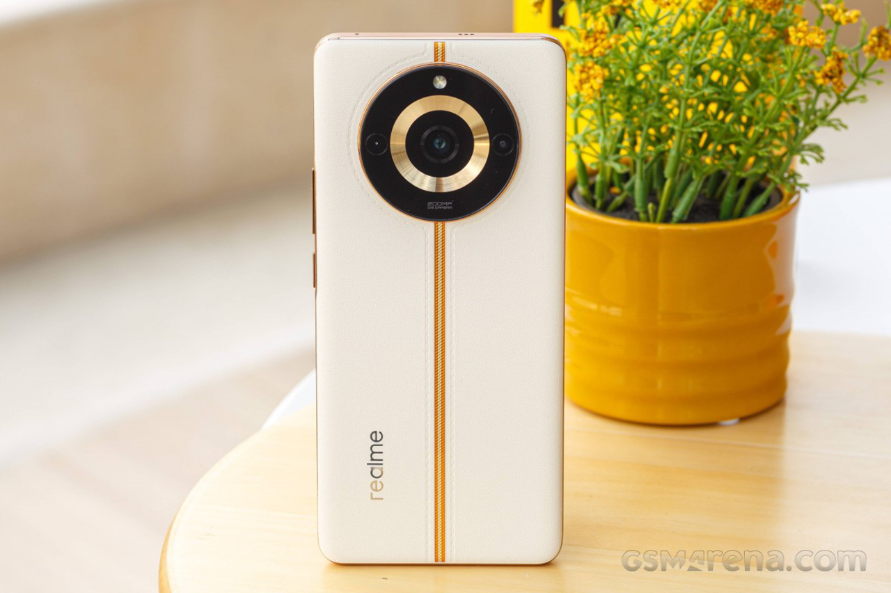 Thiết kế mặt sau của realme 11 Pro Plus